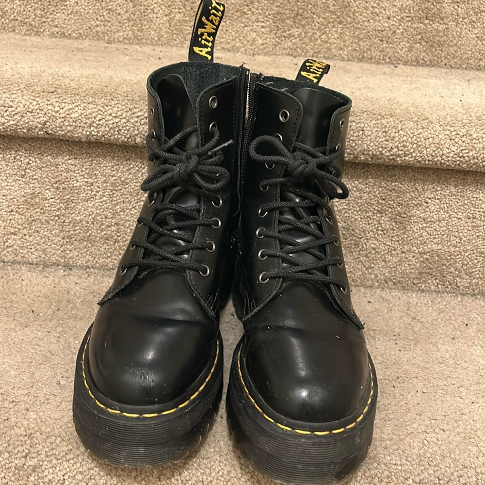 Jadon Smooth Leather Platforms Dr. Martens